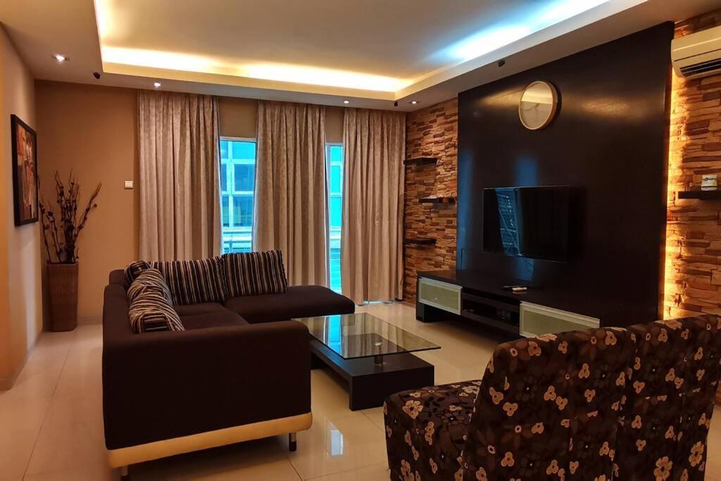 Klcc Luxurious 2 Floors 5br For 15pax Apartment *