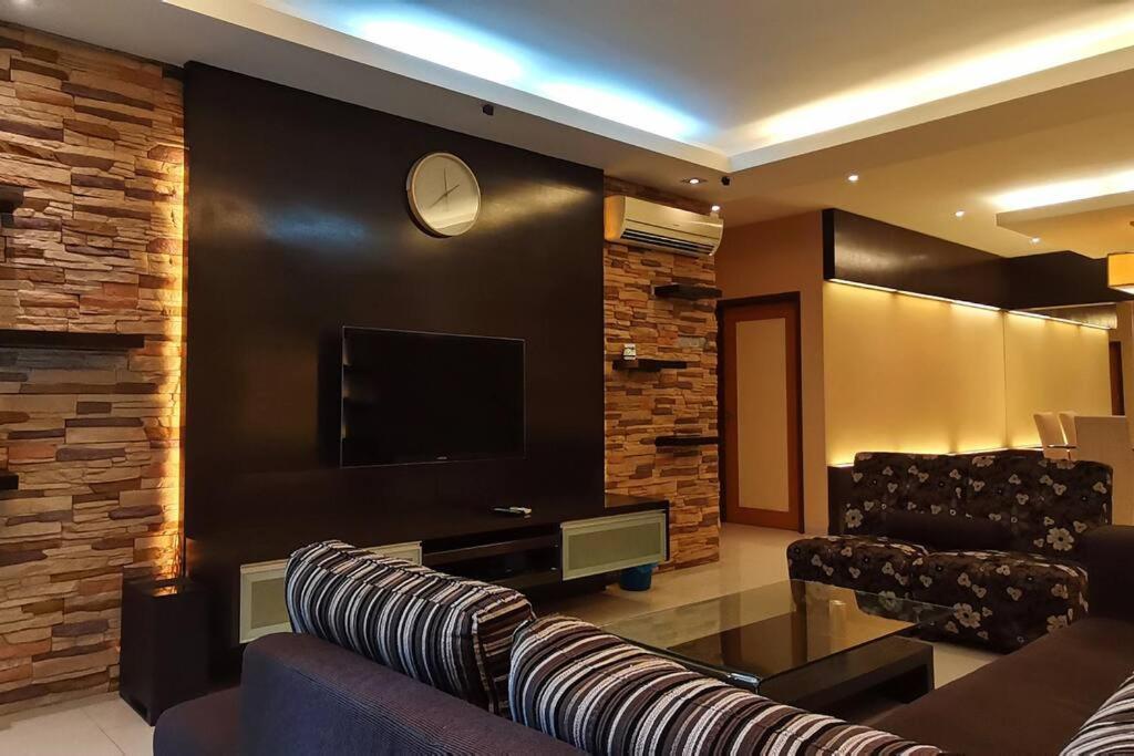 Klcc Luxurious 2 Floors 5br For 15pax * Kuala Lumpur