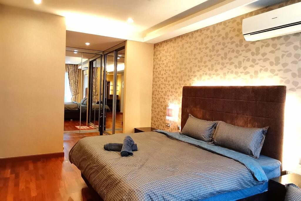 Klcc Luxurious 2 Floors 5br For 15pax Apartment
