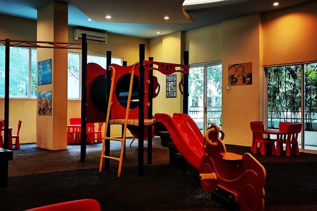Apartment Klcc Luxurious 2 Floors 5br For 15pax *
