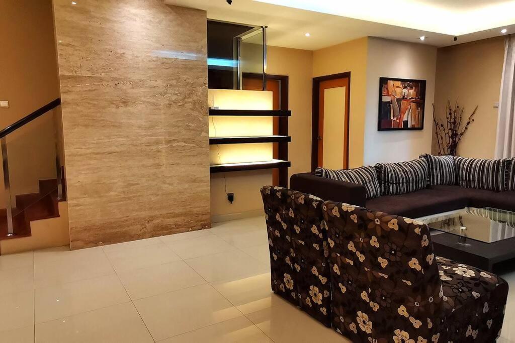 Klcc Luxurious 2 Floors 5br For 15pax * Kuala Lumpur